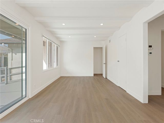 22222 Vanowen, Woodland Hills, CA 91303