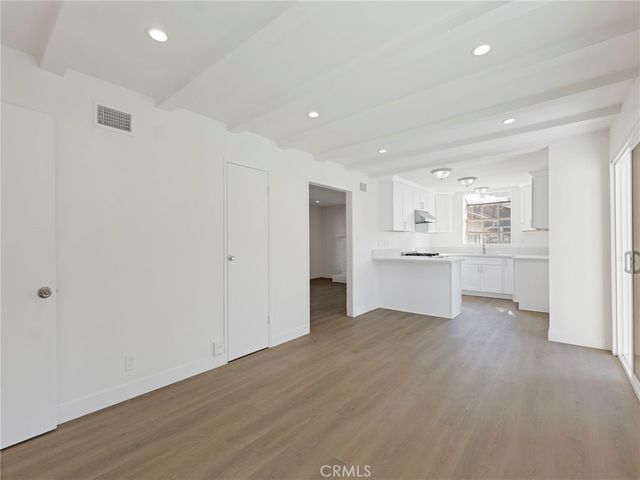 22222 Vanowen, Woodland Hills, CA 91303