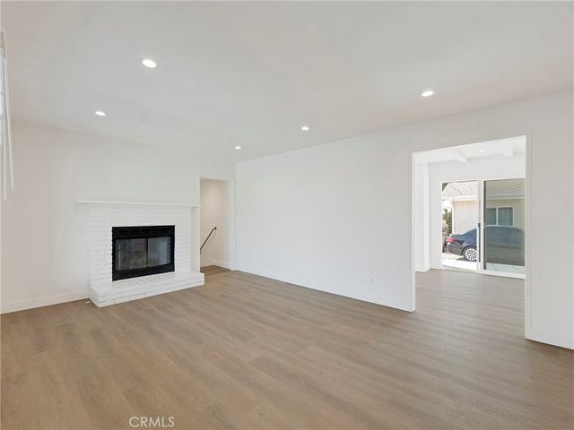 22222 Vanowen, Woodland Hills, CA 91303