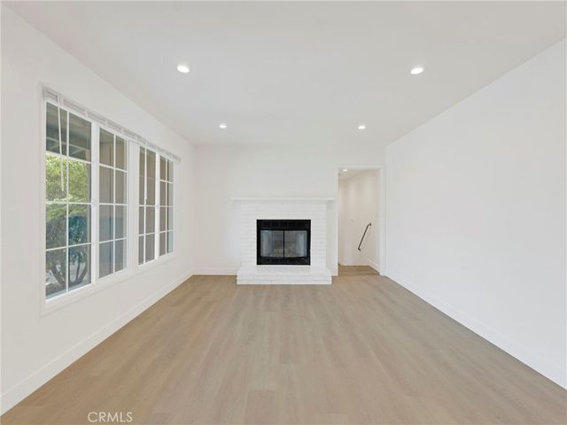 22222 Vanowen, Woodland Hills, CA 91303