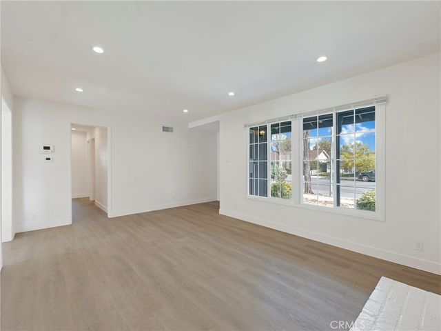 22222 Vanowen, Woodland Hills, CA 91303