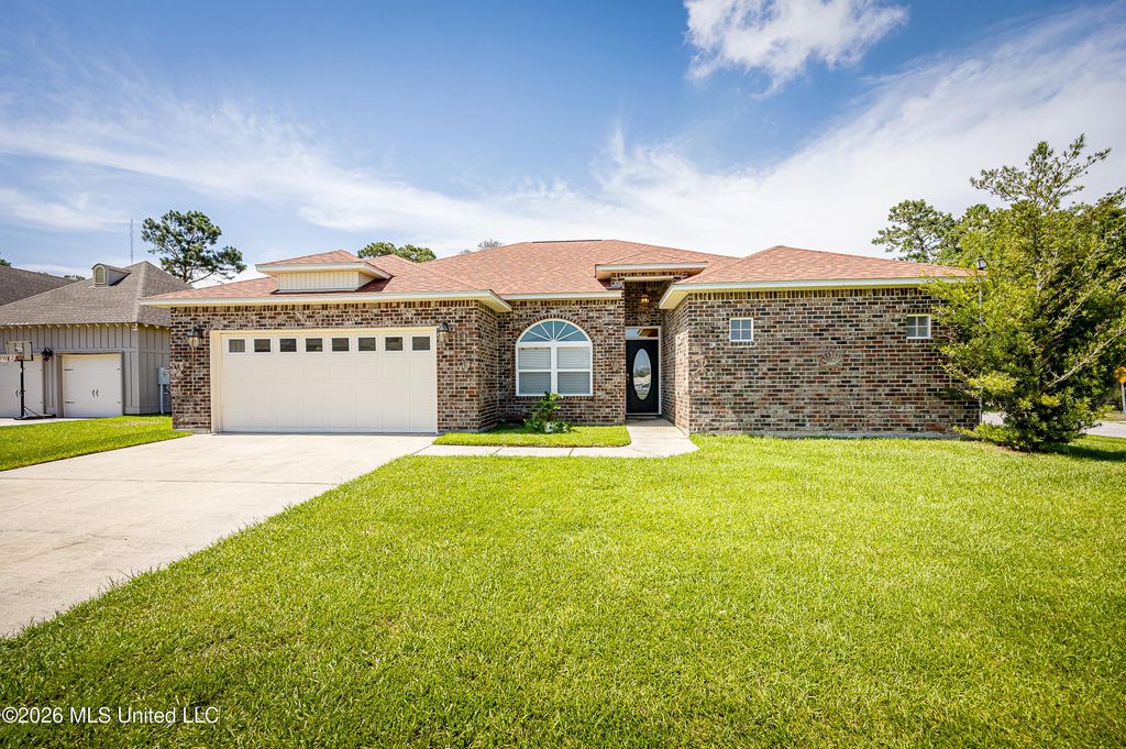 745 Champagne Drive, Biloxi, MS 39532