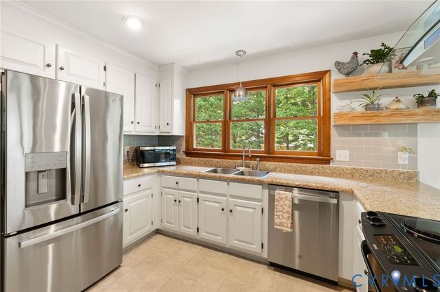 10460 Shumark Dr, Chester, VA 23831