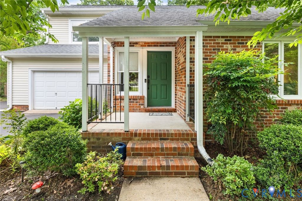 10460 Shumark Dr, Chester, VA 23831