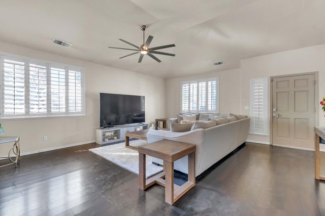 5671 W Athens Avenue, Fresno, CA 93722