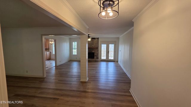 1135 W West Outer Drive, Oak Ridge, TN 37830