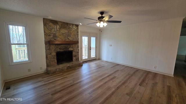 1135 W West Outer Drive, Oak Ridge, TN 37830