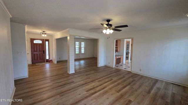 1135 W West Outer Drive, Oak Ridge, TN 37830