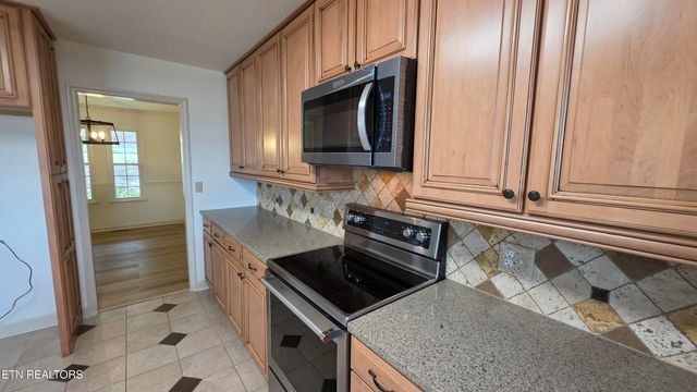 1135 W West Outer Drive, Oak Ridge, TN 37830