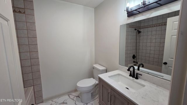 1135 W West Outer Drive, Oak Ridge, TN 37830