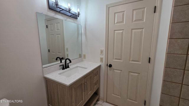 1135 W West Outer Drive, Oak Ridge, TN 37830