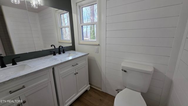 1135 W West Outer Drive, Oak Ridge, TN 37830