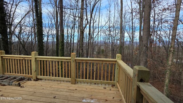 1135 W West Outer Drive, Oak Ridge, TN 37830