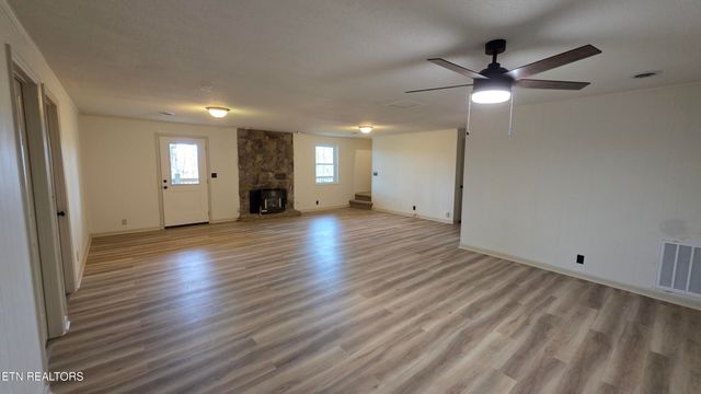 1135 W West Outer Drive, Oak Ridge, TN 37830