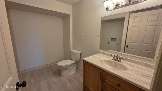 1135 W West Outer Drive, Oak Ridge, TN 37830