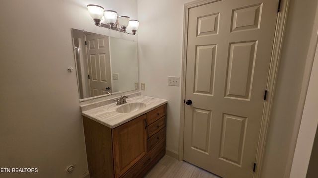 1135 W West Outer Drive, Oak Ridge, TN 37830