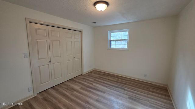 1135 W West Outer Drive, Oak Ridge, TN 37830