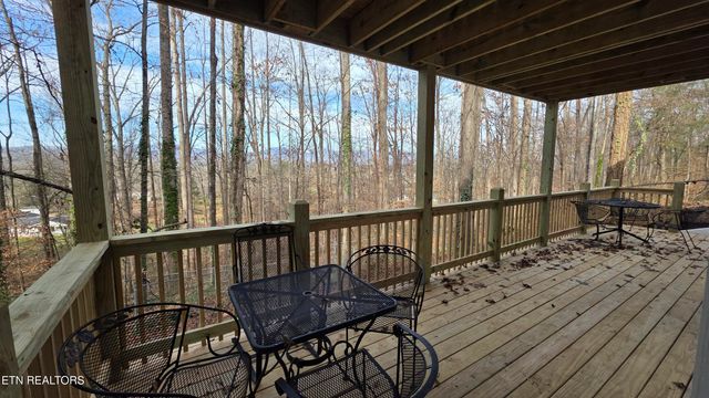 1135 W West Outer Drive, Oak Ridge, TN 37830