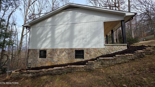 1135 W West Outer Drive, Oak Ridge, TN 37830