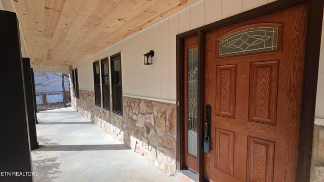 1135 W West Outer Drive, Oak Ridge, TN 37830