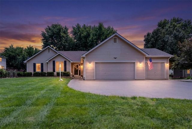 1905 River Ridge Road, Lawrence, KS 66044