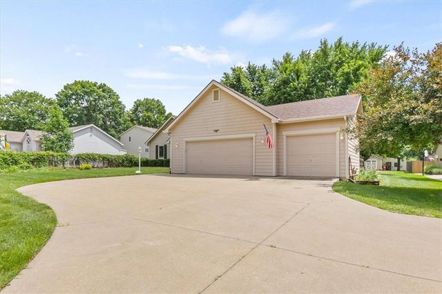 1905 River Ridge Road, Lawrence, KS 66044