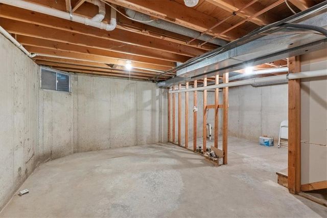 1905 River Ridge Road, Lawrence, KS 66044