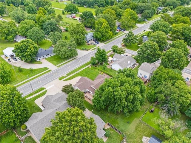 1905 River Ridge Road, Lawrence, KS 66044