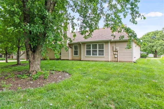 1905 River Ridge Road, Lawrence, KS 66044