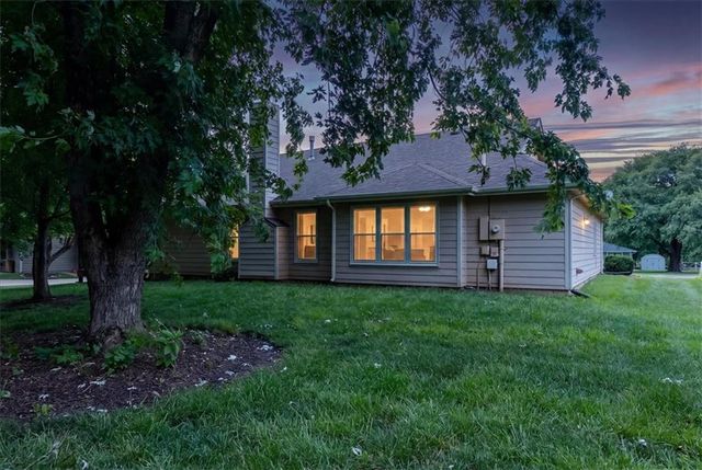 1905 River Ridge Road, Lawrence, KS 66044