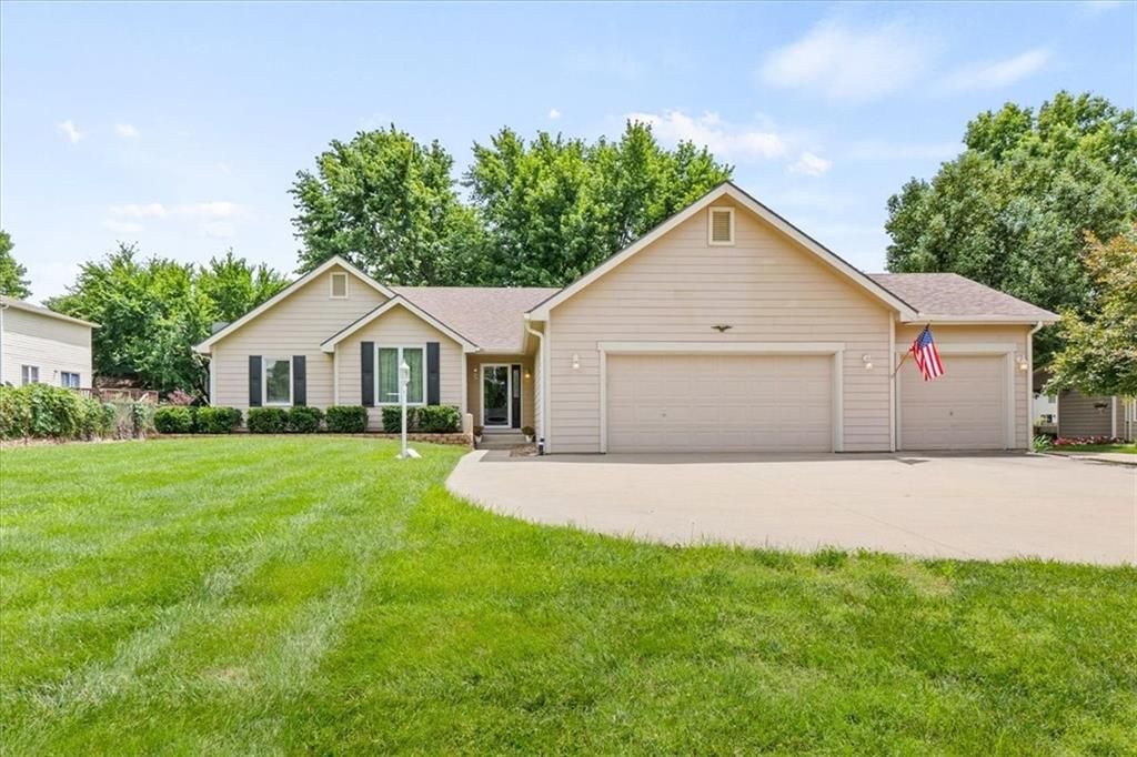 1905 River Ridge Road, Lawrence, KS 66044