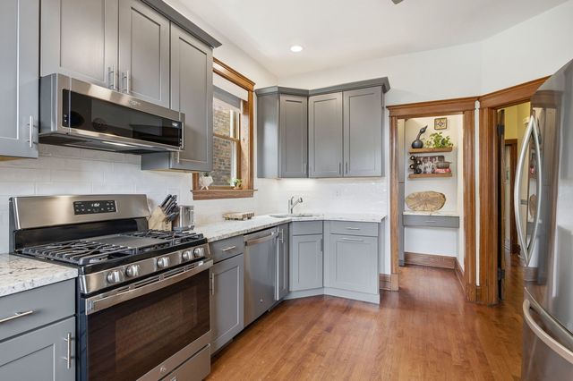 5227 N Glenwood Avenue, Chicago, IL 60640