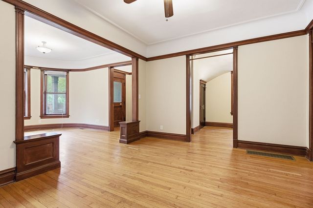 5227 N Glenwood Avenue, Chicago, IL 60640