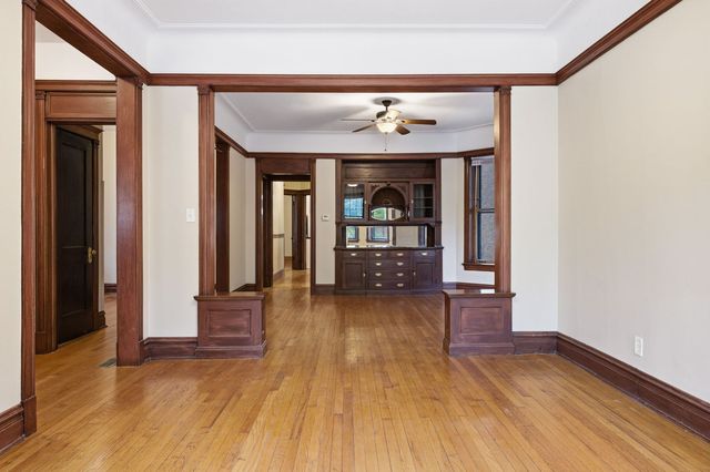 5227 N Glenwood Avenue, Chicago, IL 60640