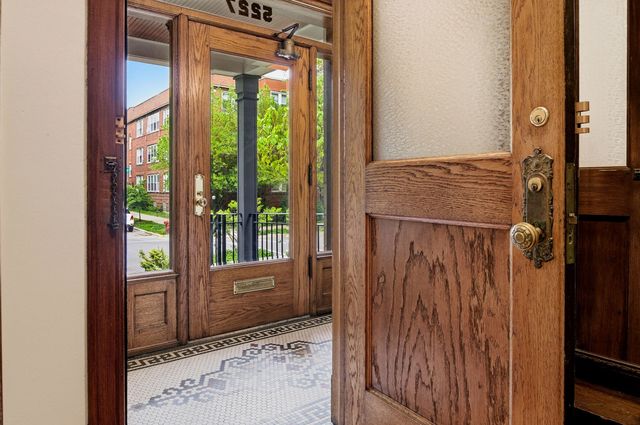 5227 N Glenwood Avenue, Chicago, IL 60640