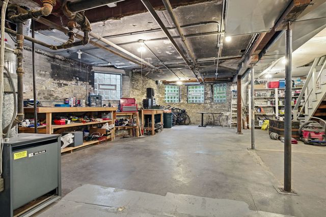 5227 N Glenwood Avenue, Chicago, IL 60640