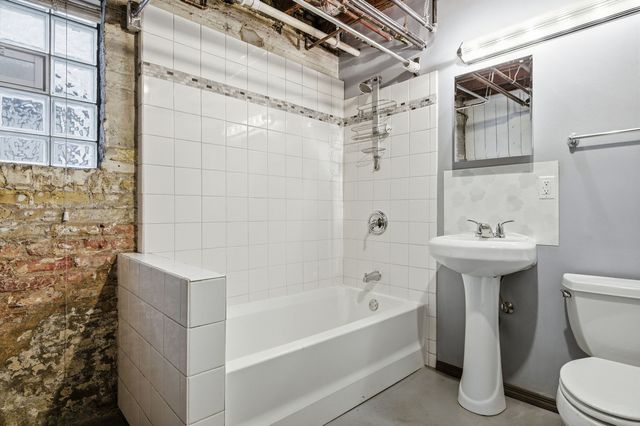 5227 N Glenwood Avenue, Chicago, IL 60640