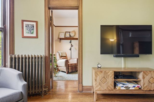 5227 N Glenwood Avenue, Chicago, IL 60640