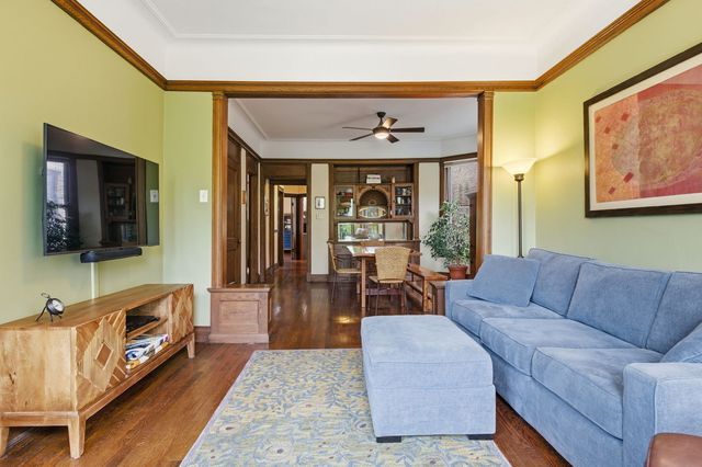 5227 N Glenwood Avenue, Chicago, IL 60640