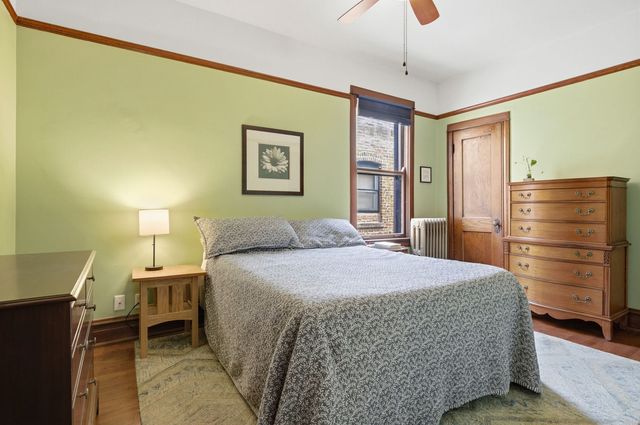 5227 N Glenwood Avenue, Chicago, IL 60640