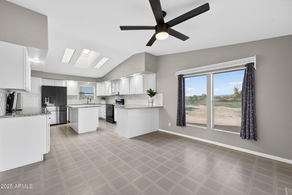 Image 34 of property listing at 19624 W PINNACLE PEAK Road, Surprise, AZ 85387