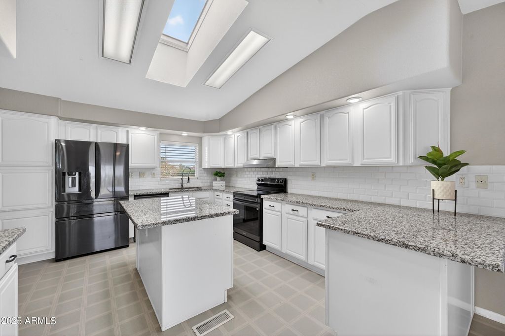 Image 35 of property listing at 19624 W PINNACLE PEAK Road, Surprise, AZ 85387