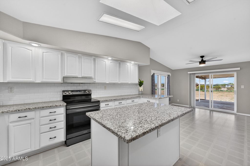 Image 37 of property listing at 19624 W PINNACLE PEAK Road, Surprise, AZ 85387