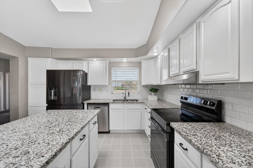 Image 41 of property listing at 19624 W PINNACLE PEAK Road, Surprise, AZ 85387