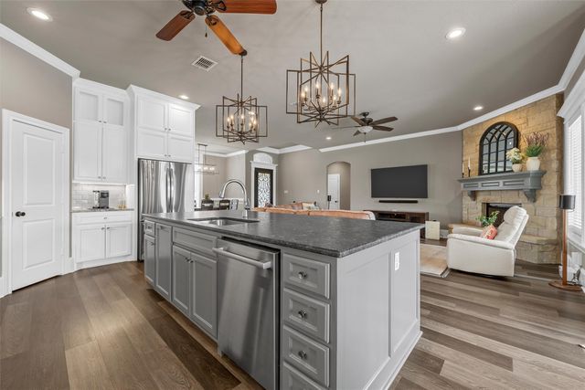 609 Hunton Lane, Robinson, TX 76706