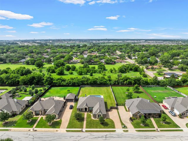 609 Hunton Lane, Robinson, TX 76706