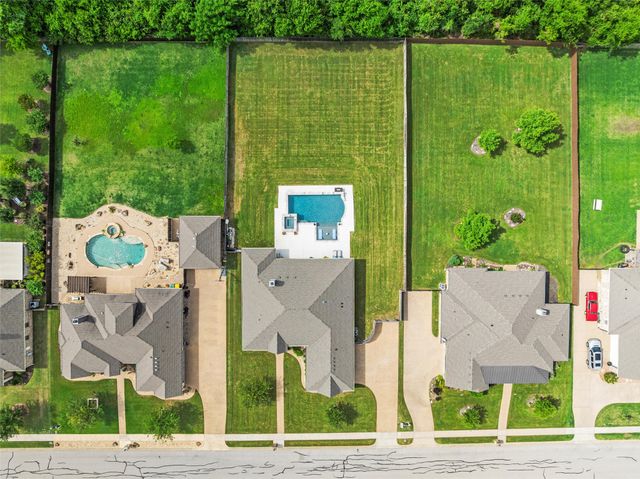 609 Hunton Lane, Robinson, TX 76706