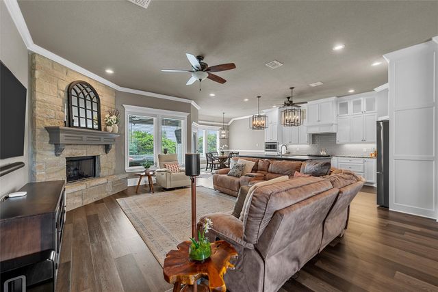 609 Hunton Lane, Robinson, TX 76706