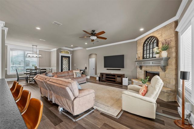 609 Hunton Lane, Robinson, TX 76706