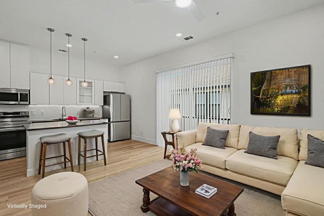 2217 N Fitzhugh Avenue 202, Dallas, TX 75204